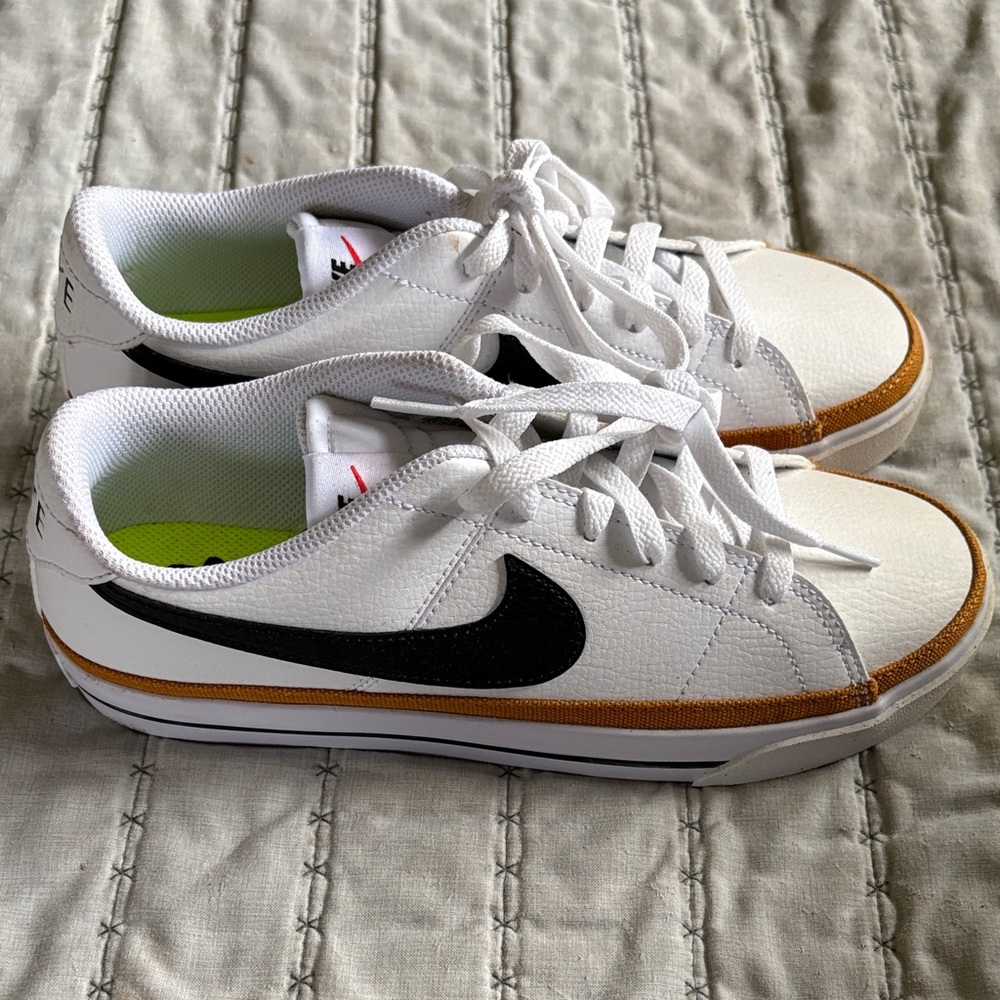 Nike Court Legacy Women’s 7 Brand New